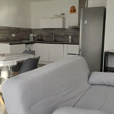 Jolie Petite Maison à 50 Mètres De La *
