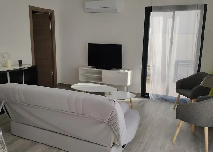 Jolie Petite Maison A 50 Metres De La * Agde