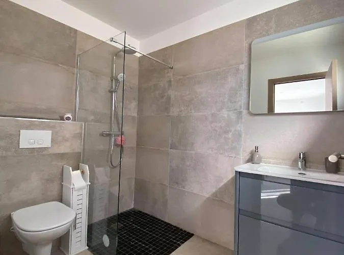 Jolie Petite Maison A 50 Metres De La Villa