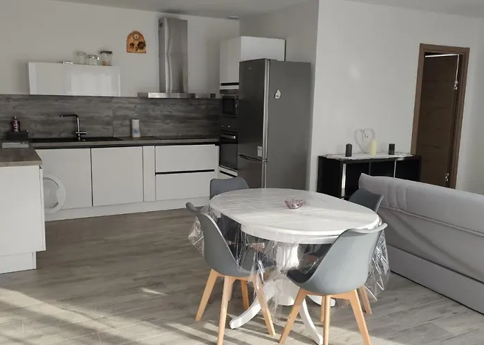 Jolie Petite Maison A 50 Metres De La Villa *